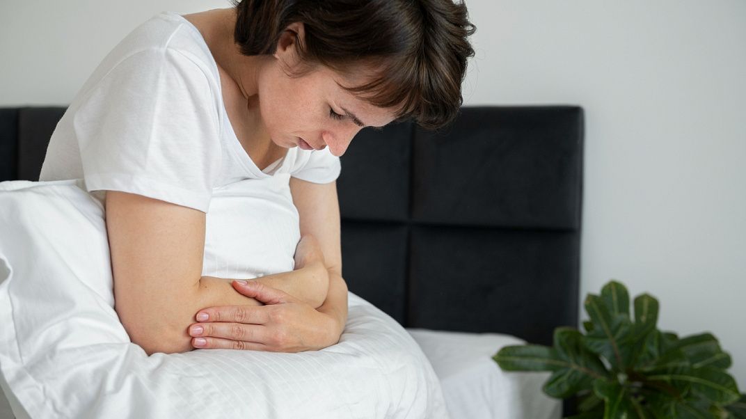 Колющая боль в желудке: возможные причины, диагностика и лечение